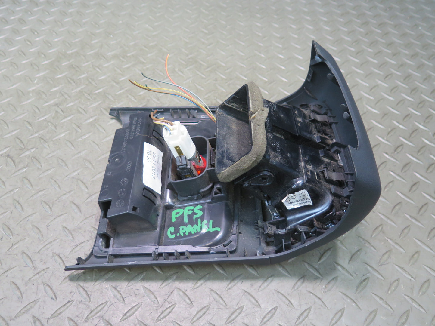 13-15 Audi RS5 8F7 Rear Center Console A/C Heater Air Vent w Trim Black OEM