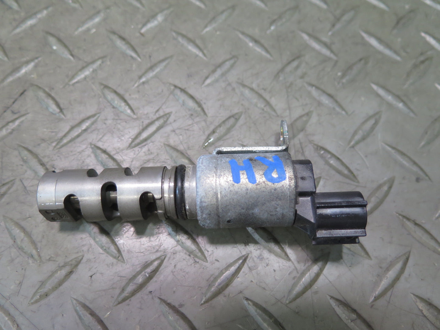 15-17 Lexus RC350 RC300 Set of 4 Right Engine Variable Valve Timing Solenoid OEM