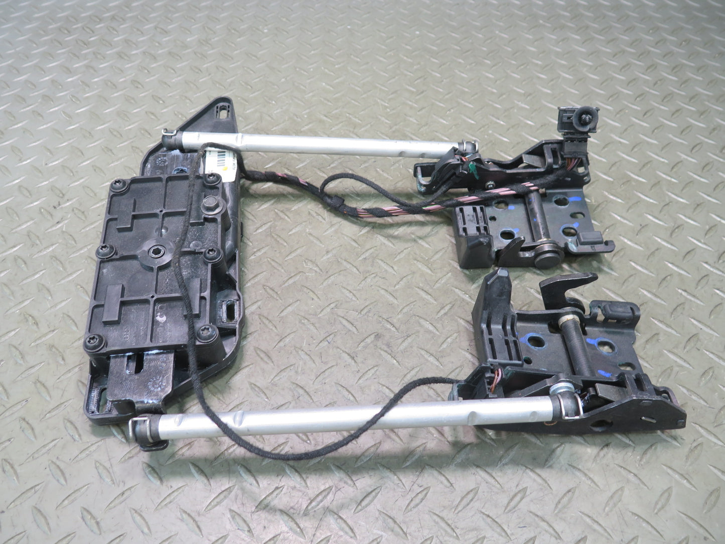 10-17 Audi A5 S5 RS5 8F7 Convertible TOP Roof Lock Latch w Motor Assembly OEM