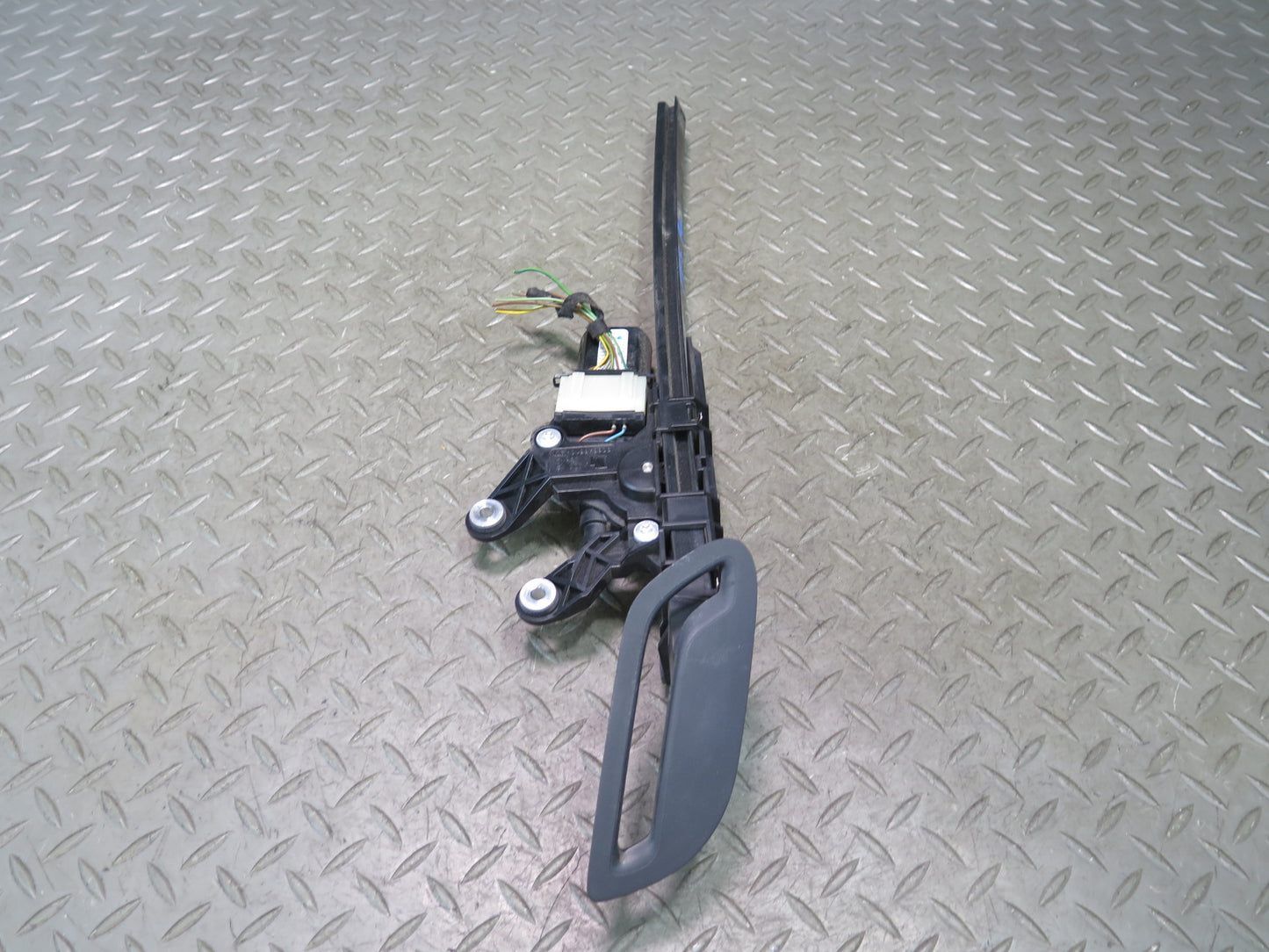 10-17 Audi A5 S5 RS5 8F7 Convert Front Left & Right Seat Belt Tensioner Set OEM