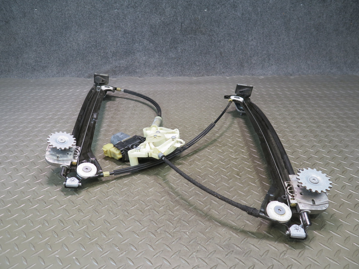 2014-2020 Maserati Ghibli M157 Front Right Door Window Regulator w Motor