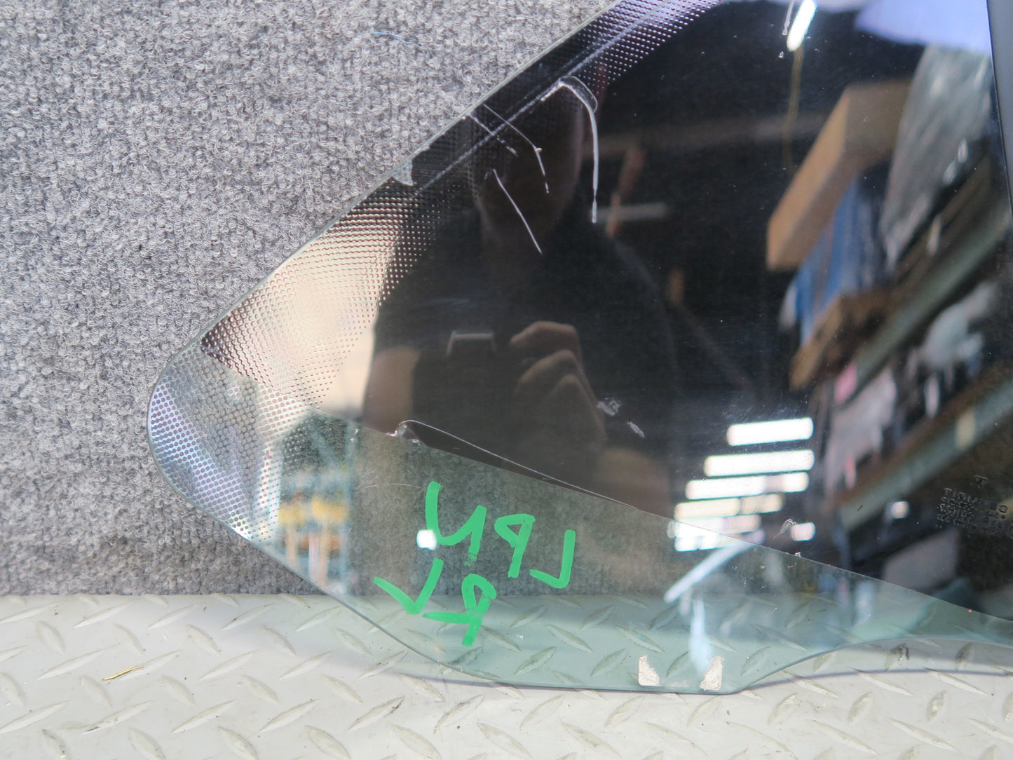 1999-2005 Porsche 911 996 Convertible Rear Left Quarter Glass Window