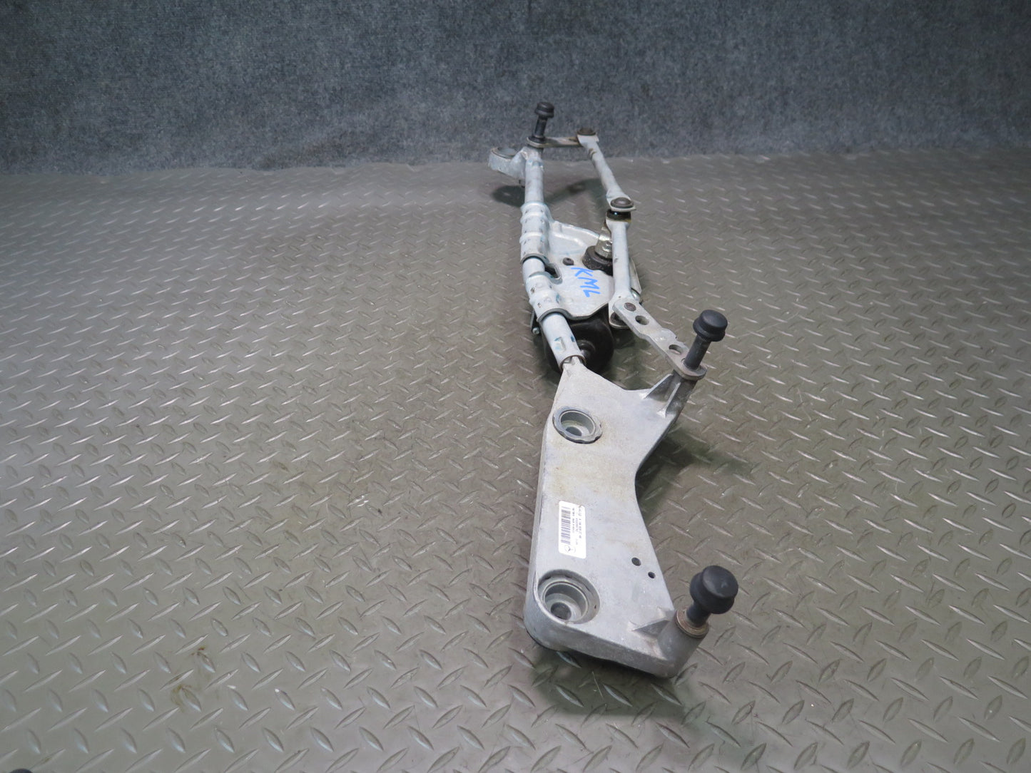 12-15 Mercedes W166 Ml-class Windshield Wiper Transmission Linkage w Motor OEM