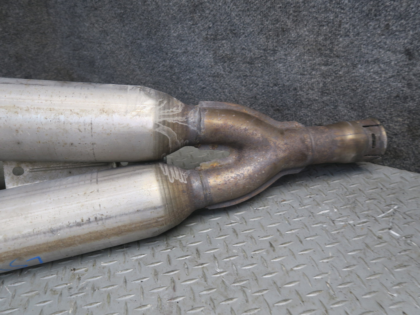 01-06 Lexus UCF30L LS430 Center Exhaust Pipe OEM