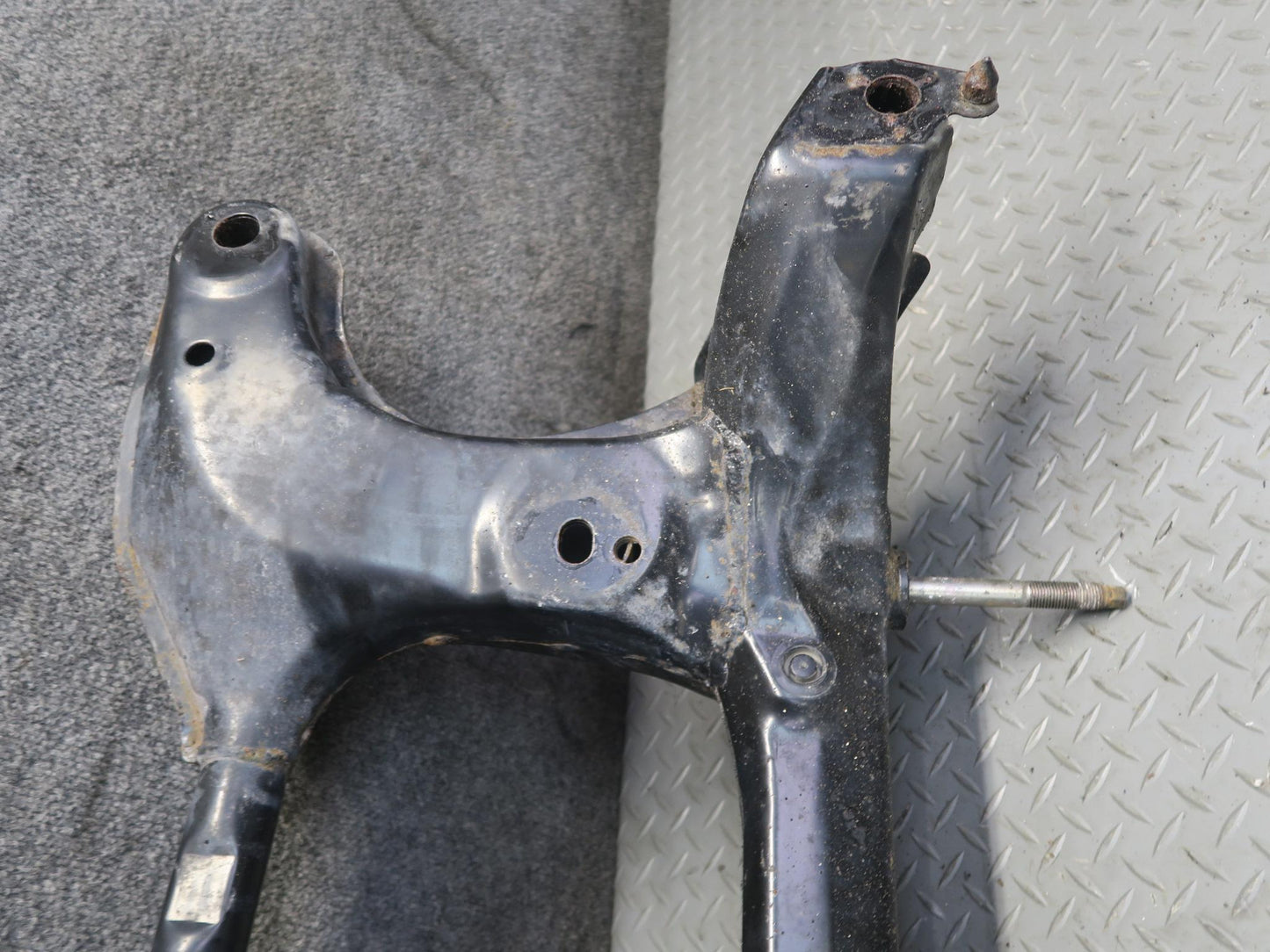 04-06 Lexus UCF30L LS430 Front Suspension Subframe Crossmember Cradle OEM