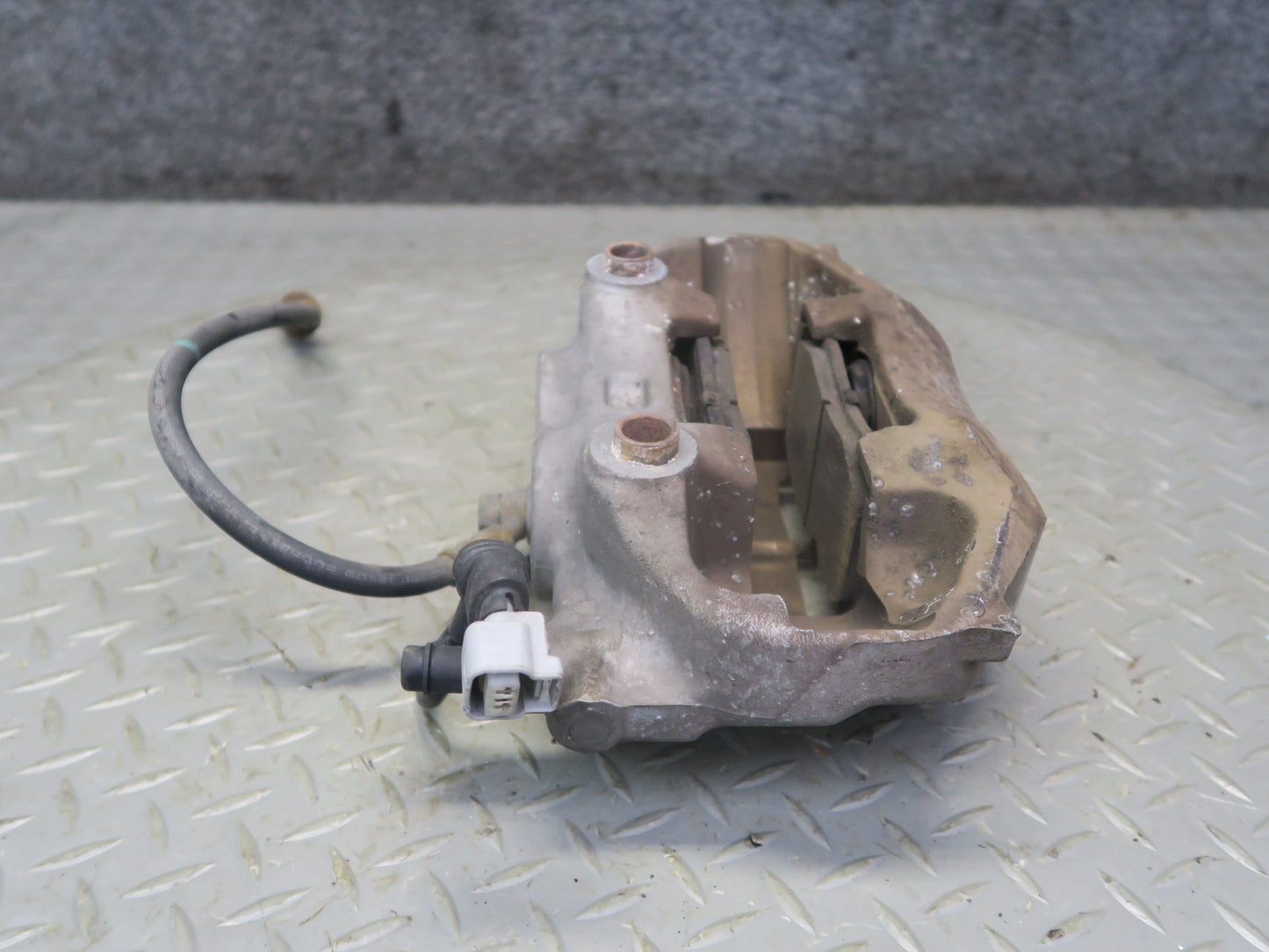 01-06 Lexus UCF30L LS430 Set of 2 Front Left & Right Sumitomo Brake Caliper OEM