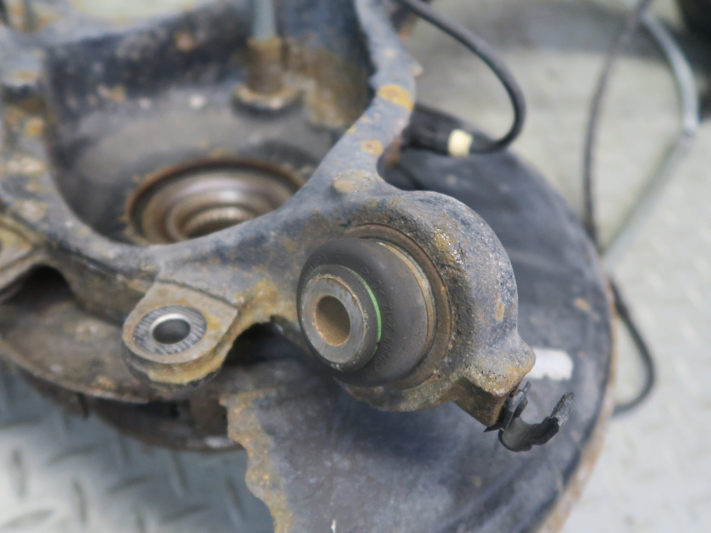 01-06 BMW E46 330i 330Ci RWD Rear Right Knuckle Wheel Hub Trailing Arm OEM