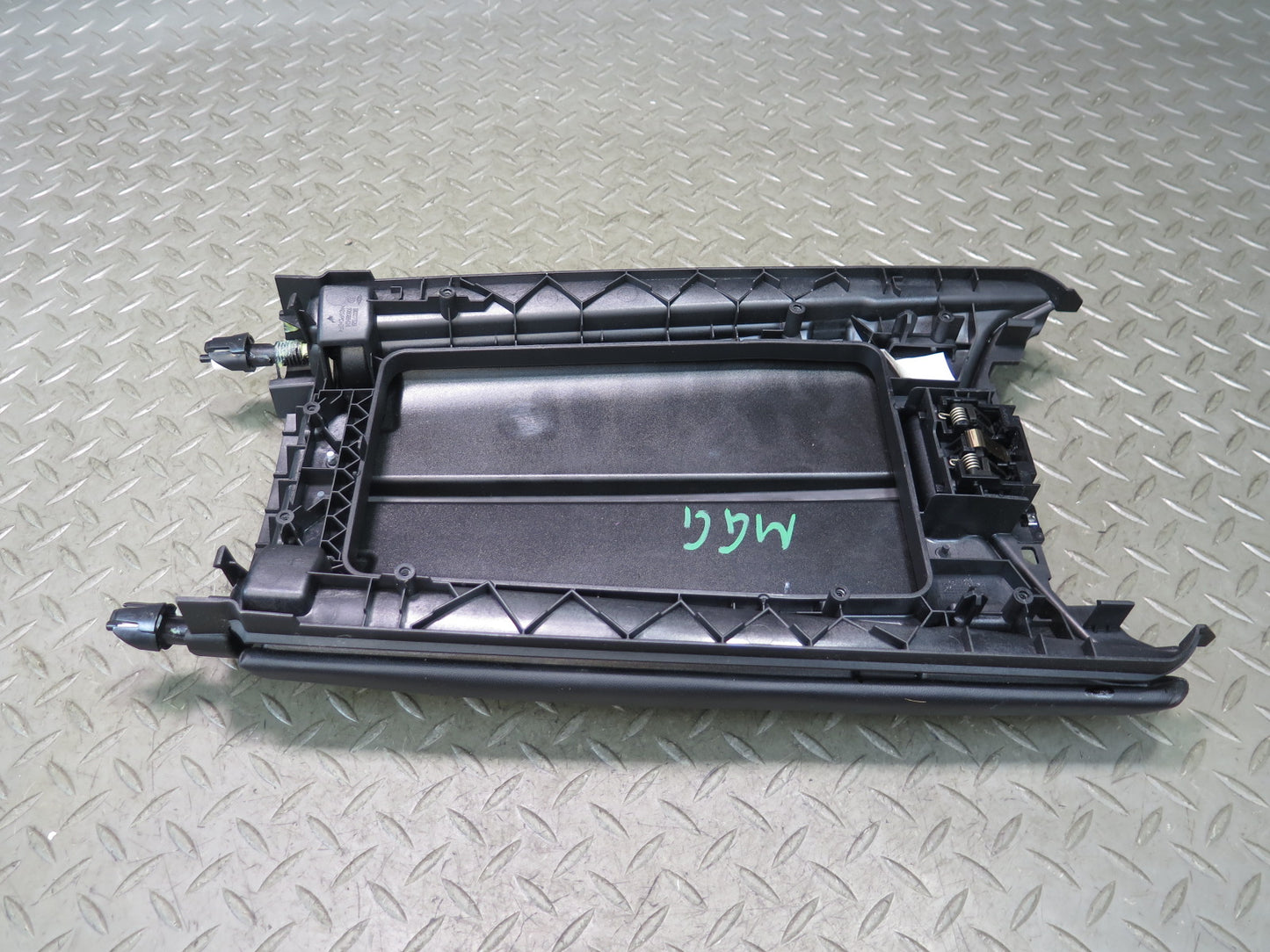 2014-2017 Maserati Ghibli M157 Center Console Armrest Cover Lid Black