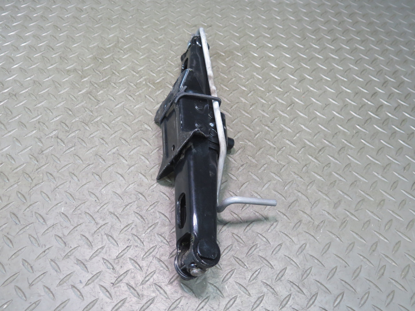 2014-2020 Maserati Ghibli M157 Rear Emergency Spare Tire Jack Tool