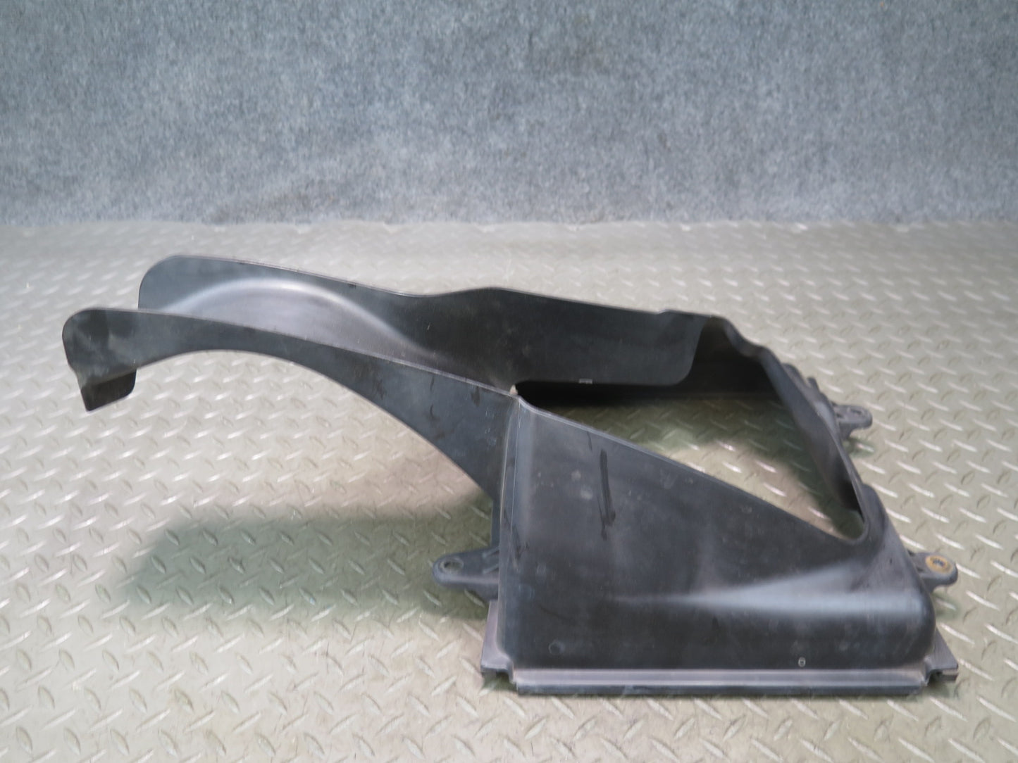 2014-2017 Maserati Ghibli M157 Front Left Intercooler Duct Shroud 670004140