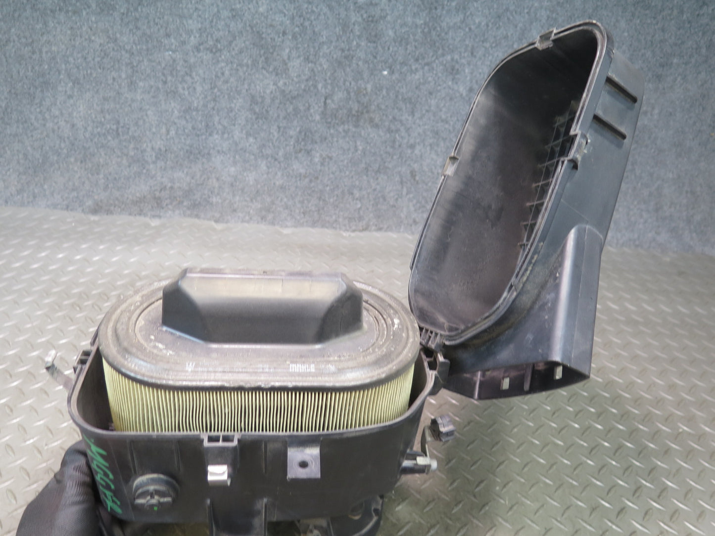 2014-2020 Maserati Ghibli M157 Engine Right Air Cleaner Filter Box w MAF Sensor