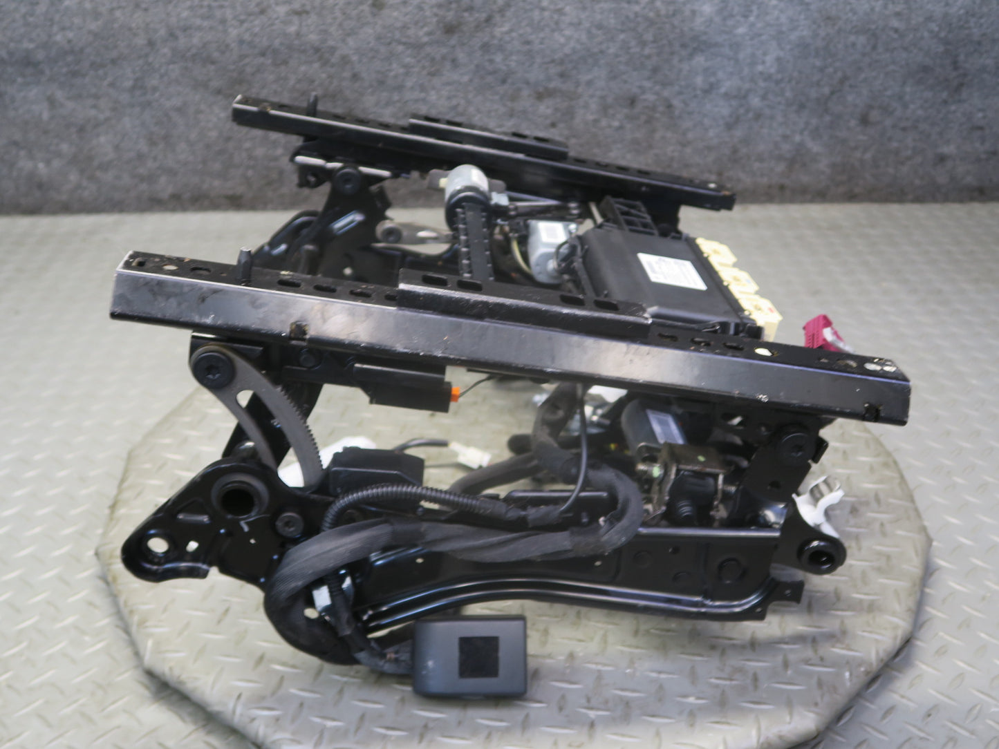 12-15 Mercedes W166 ML Front Right Seat Lower Track Rail Frame w Motors OEM