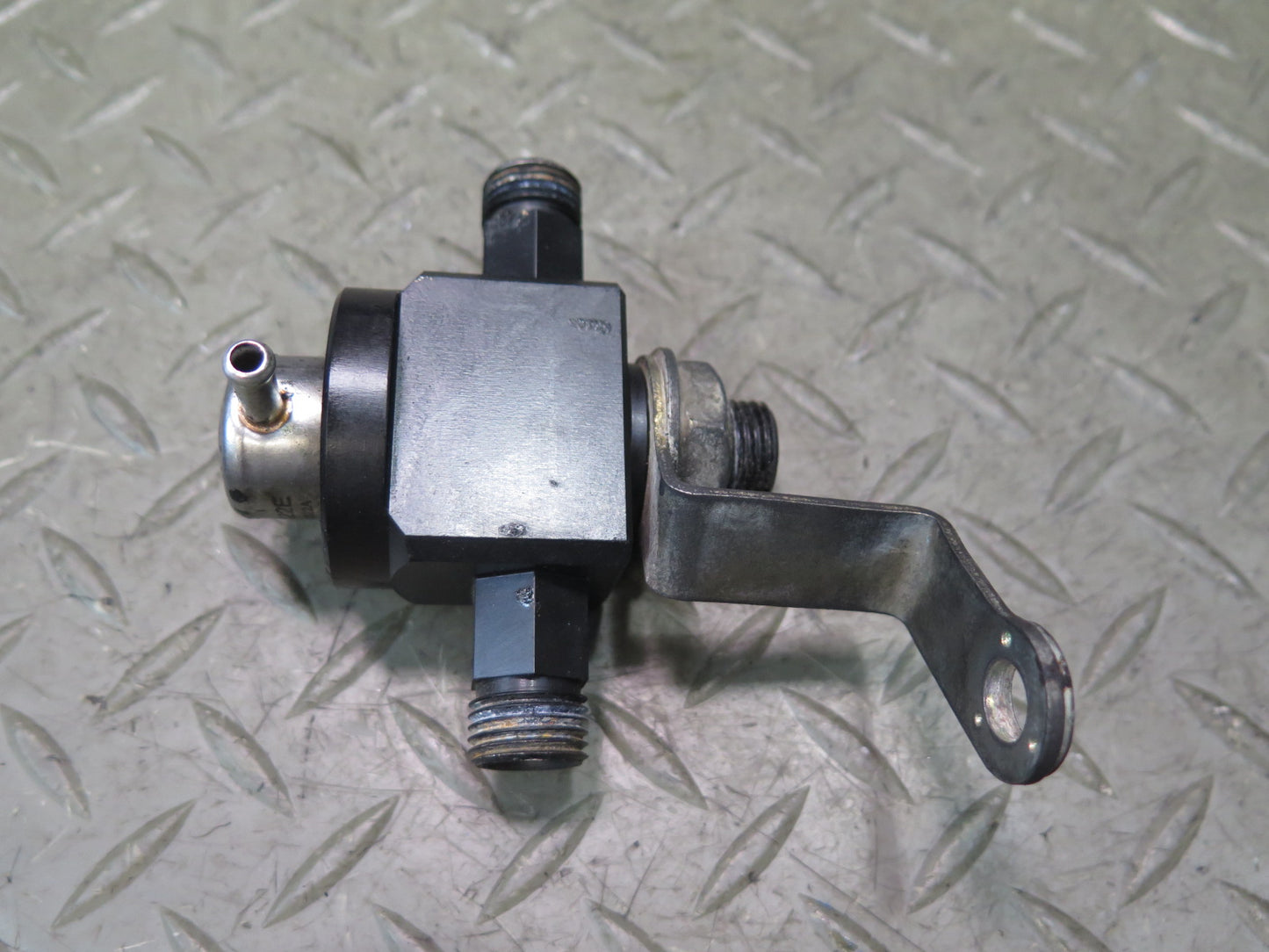 1987-1991 Porsche 928 S4 5.0L V8 Fuel Pressure Regulator NLA-928-034-001