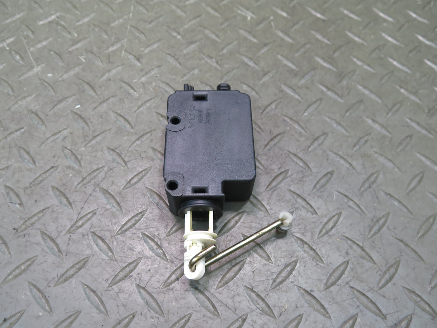96-02 BMW E36/7 Z3 Rear Trunk Lid Lock Latch Actuator Motor 8361140 OEM