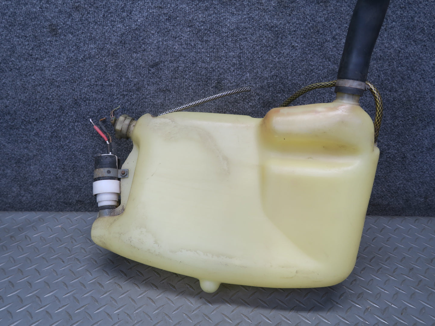 1984-1986 Porsche 928 Windshield Washer Fluid Reservoir Tank w Pump