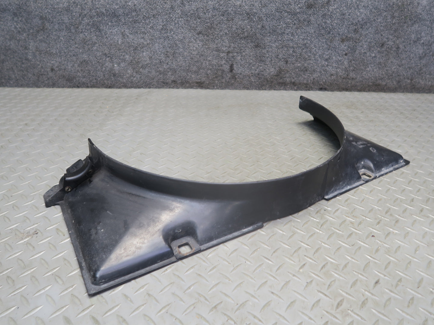 1984-1986 Porsche 928 Engine Motor Radiator Cooling Fan Lower Shroud Part