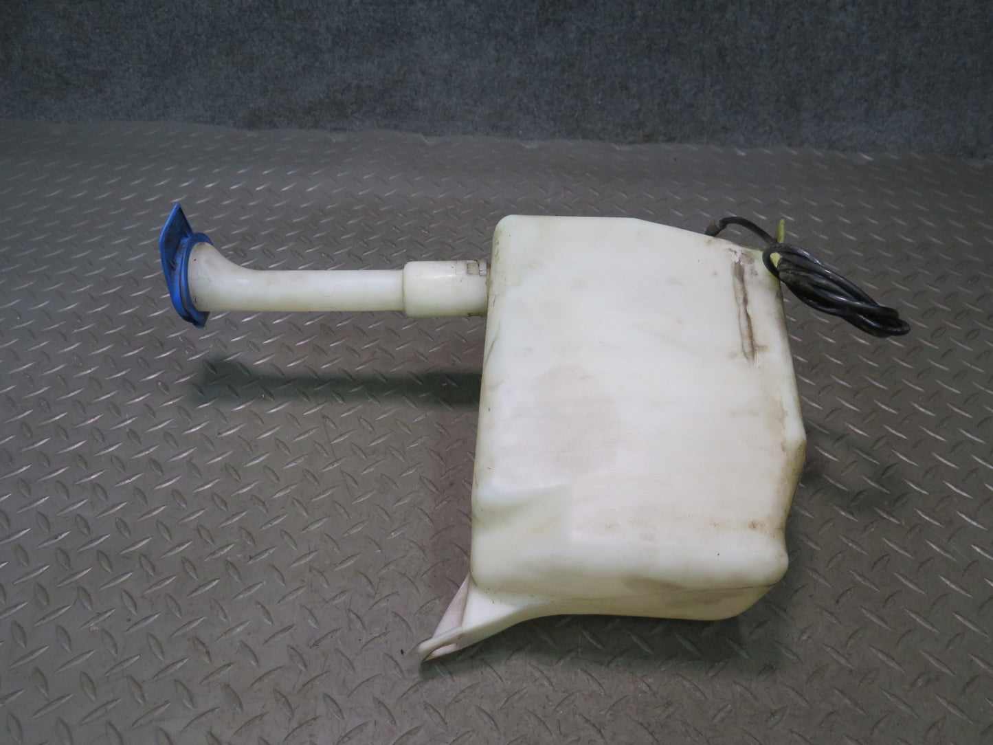 00-03 VW Eurovan T4 Windshield Washer Fluid Reservoir Bottle Tank 701955453B OEM