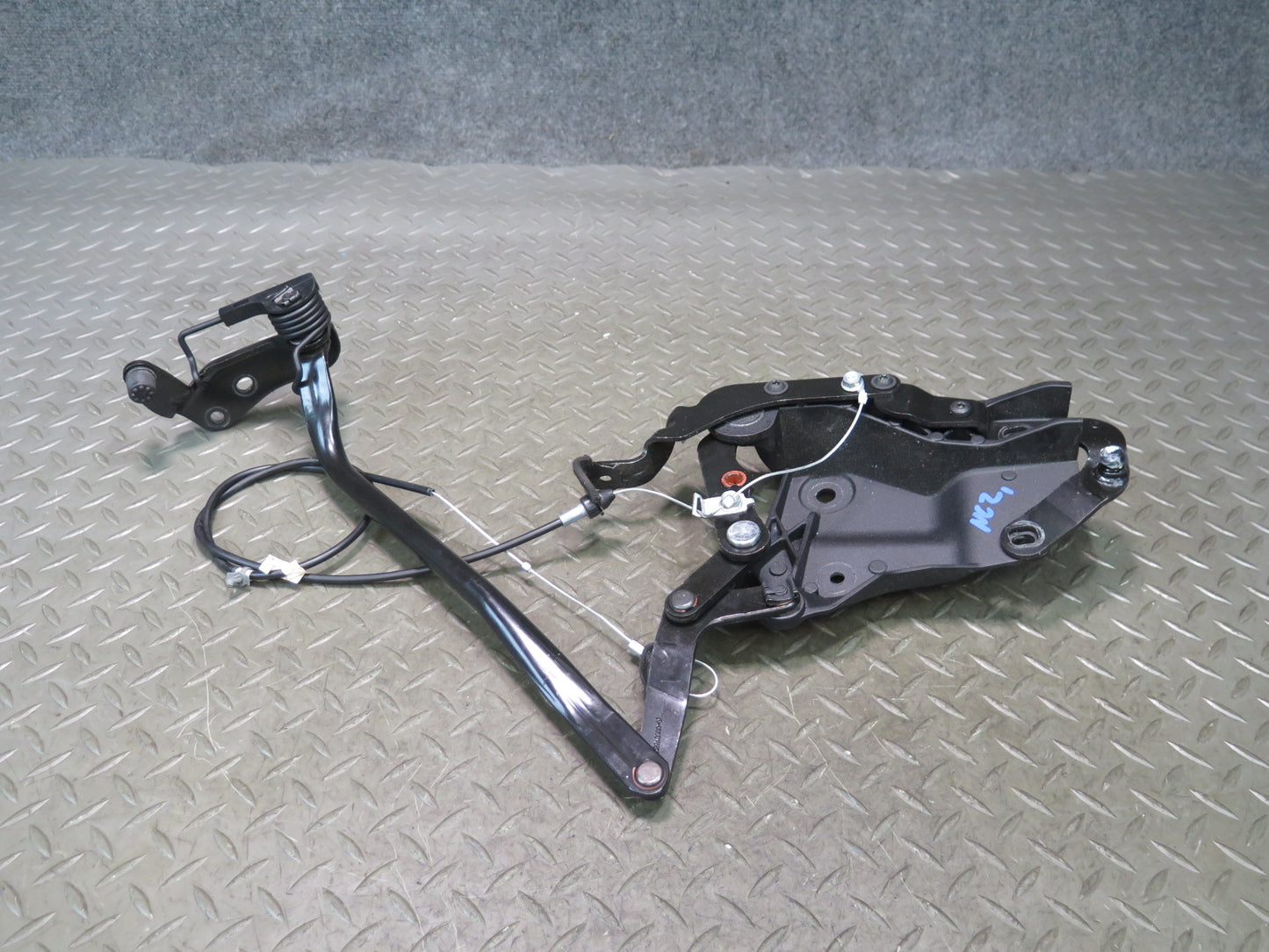 10-19 Nissan 370Z Z34 Convertible Set of 2 Rear Left & Right TOP Roof Hinge OEM