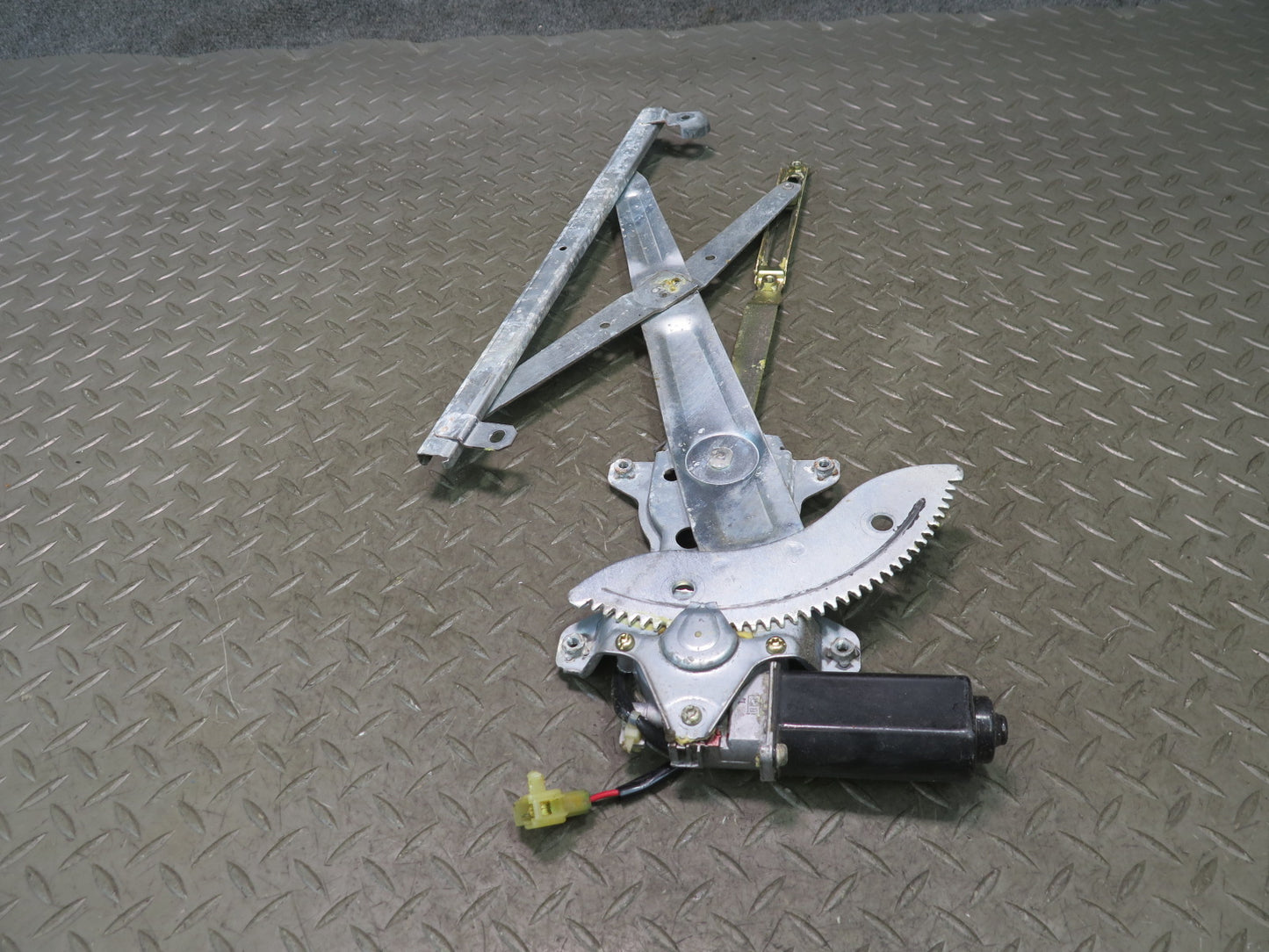 84-88 Toyota Cressida MX73 Sedan Front Right Door Window Regulator Motor OEM