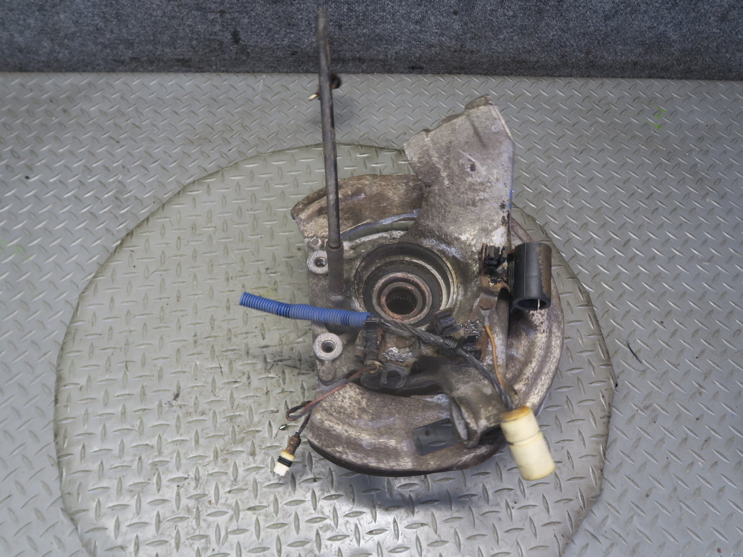 1984-1986 Porsche 928 S Rear Left Side Spindle Knuckle Wheel Hub Bearing