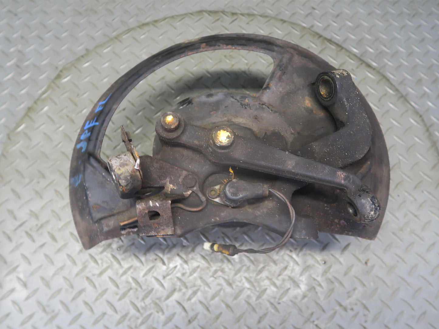 1984-1986 Porsche 928 S Front Left Side Spindle Knuckle Wheel Hub Bearing
