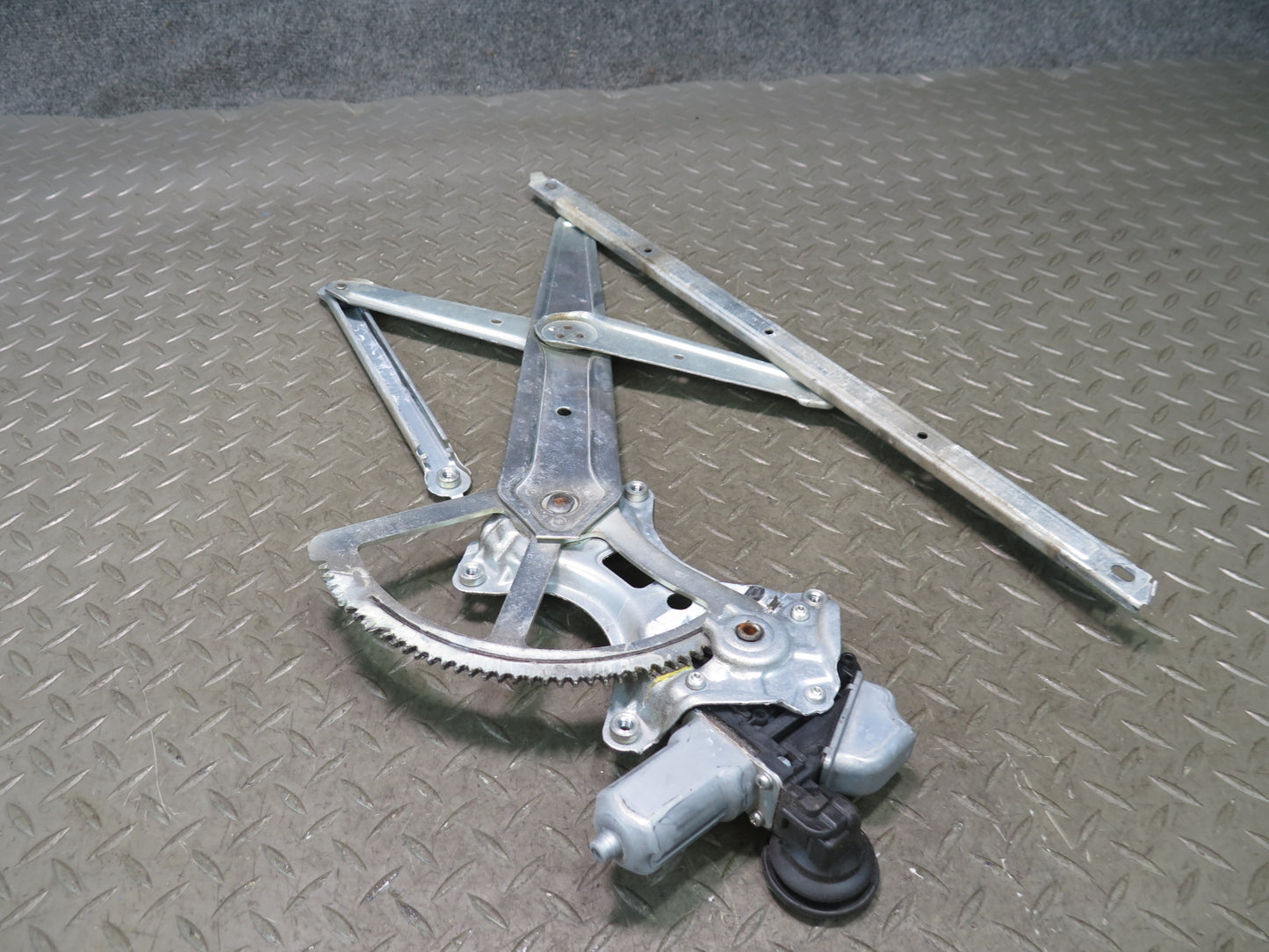 2010-2013 Lexus URJ150L GX460 Front Left Driver Door Window Regulator W/ Motor