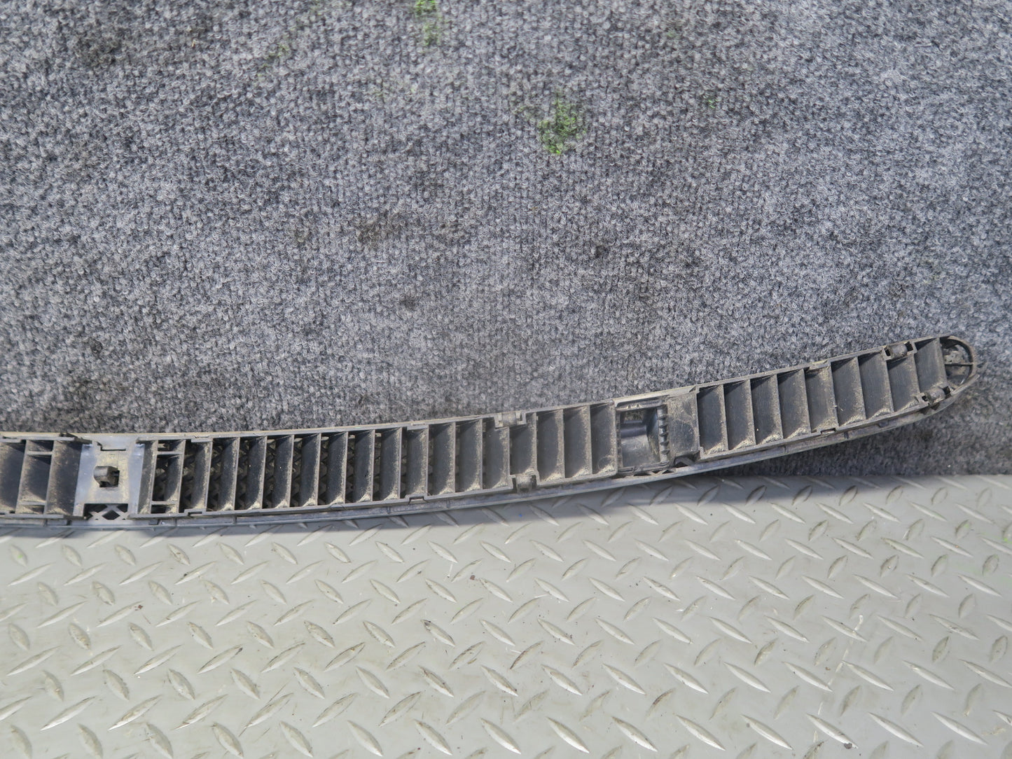 99-03 VW Eurovan T4 Front Windshield Vent Cowl Grille w Washer Nozzle Jets OEM