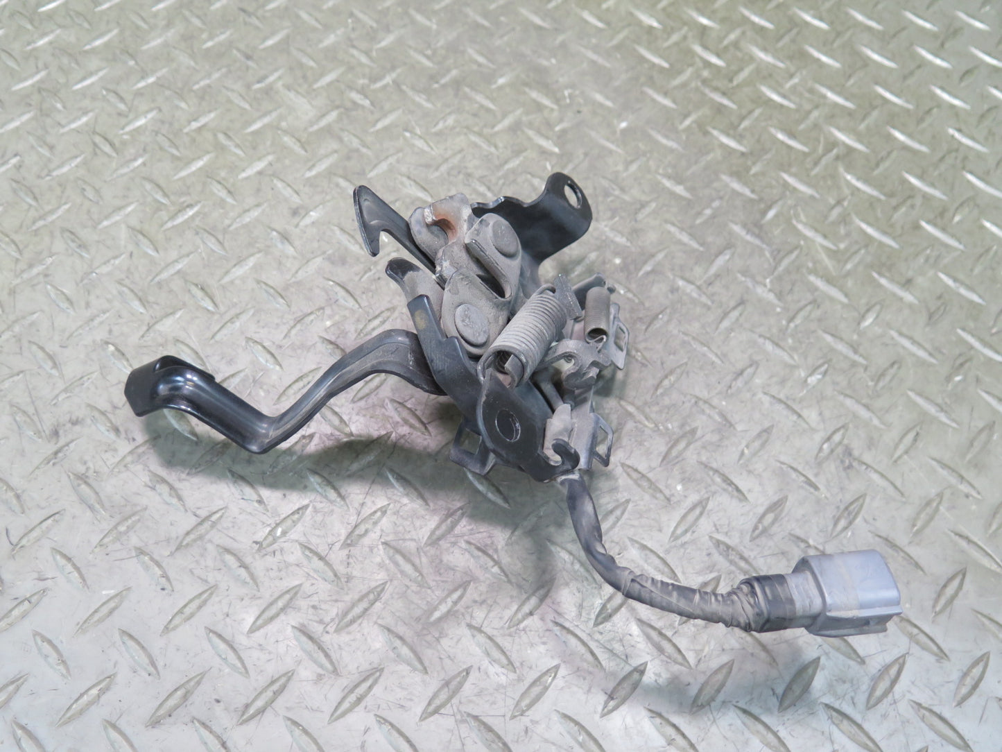 2010-2014 Lexus URJ150L GX460 Front Hood Lock Latch