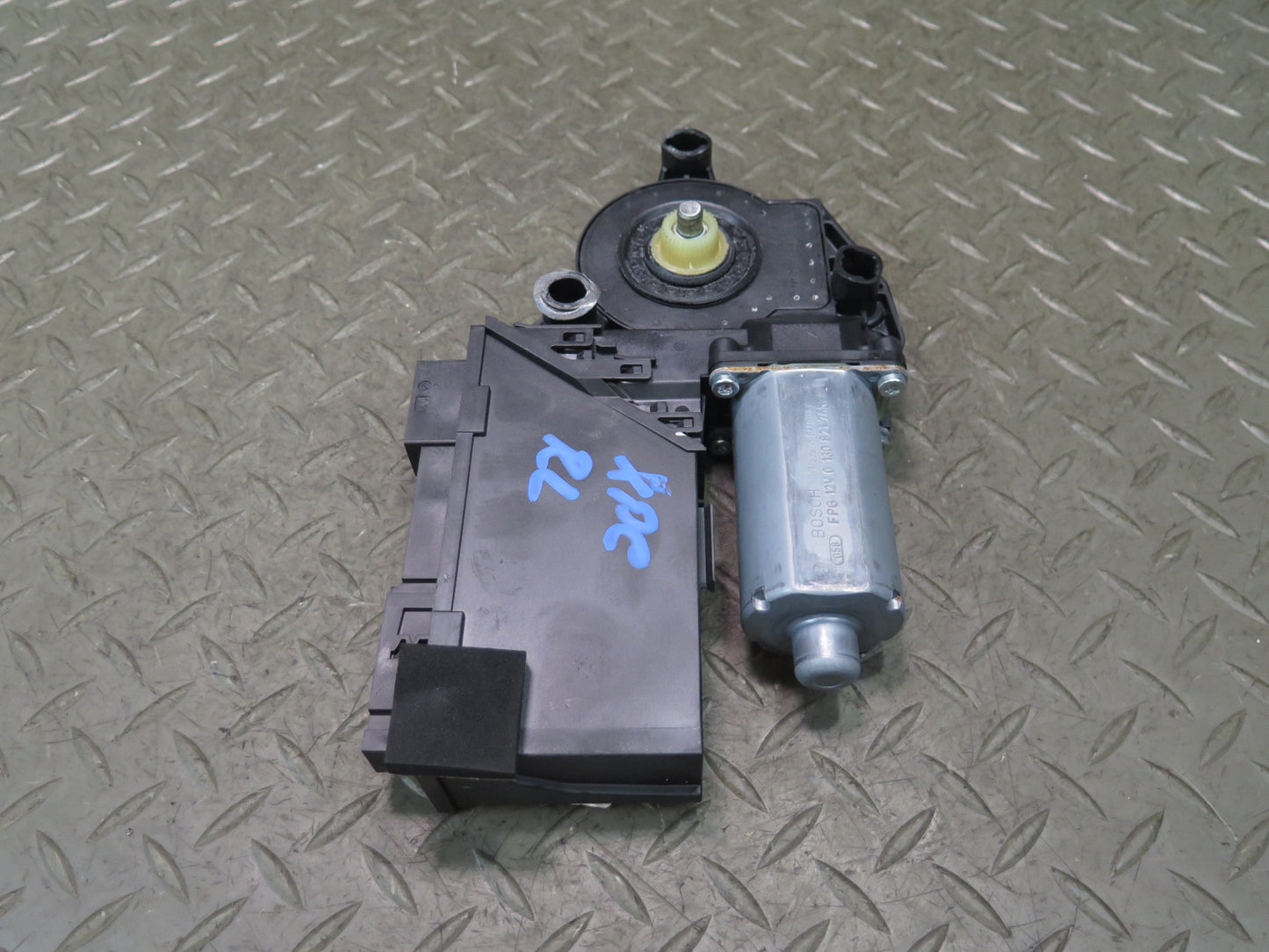 2003-2010 Porsche Cayenne 957 Rear Left Door Window Motor 7L0959795A