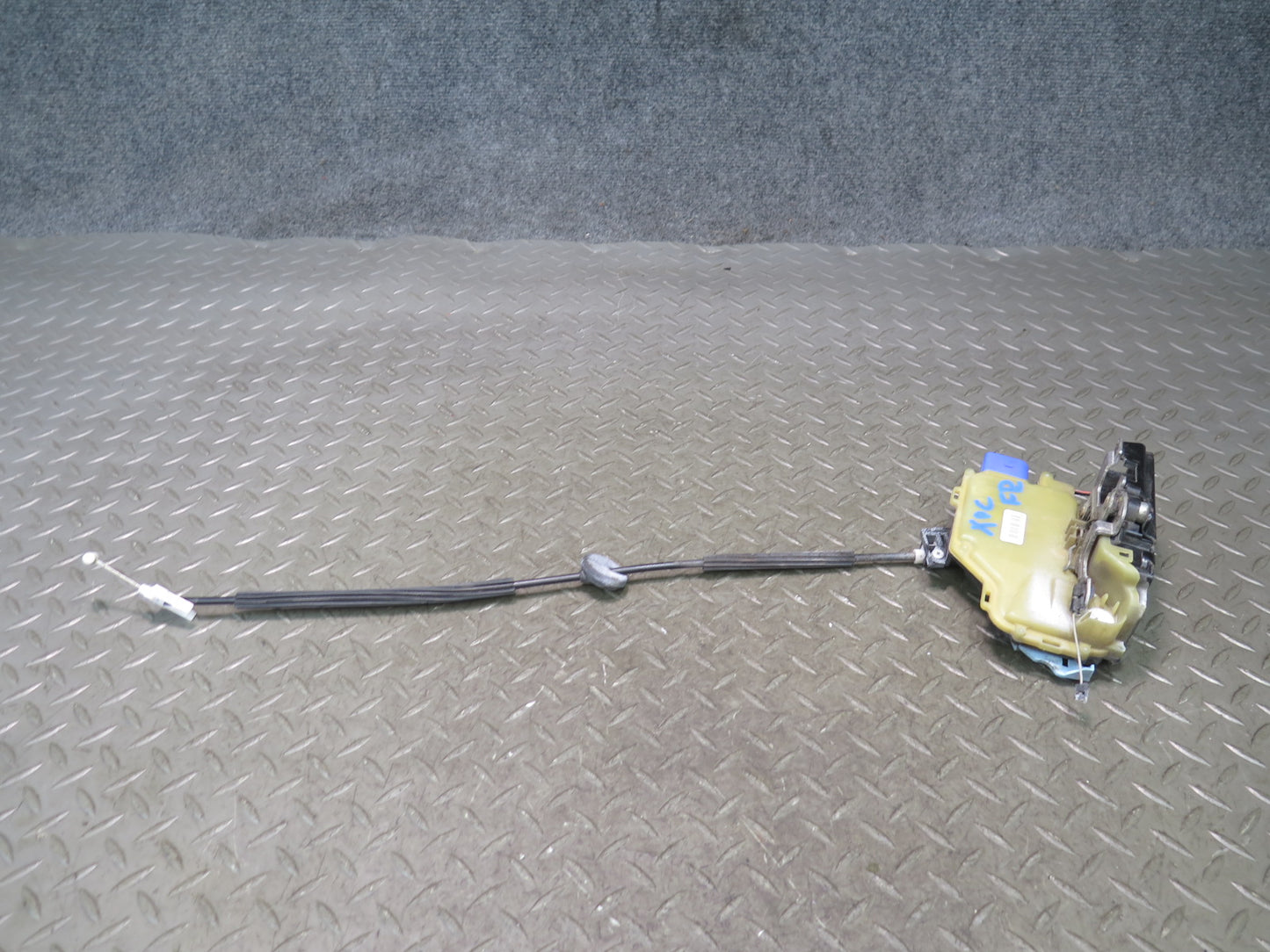 2003-2010 Porsche Cayenne 957 Front Right Door Lock Latch Actuator