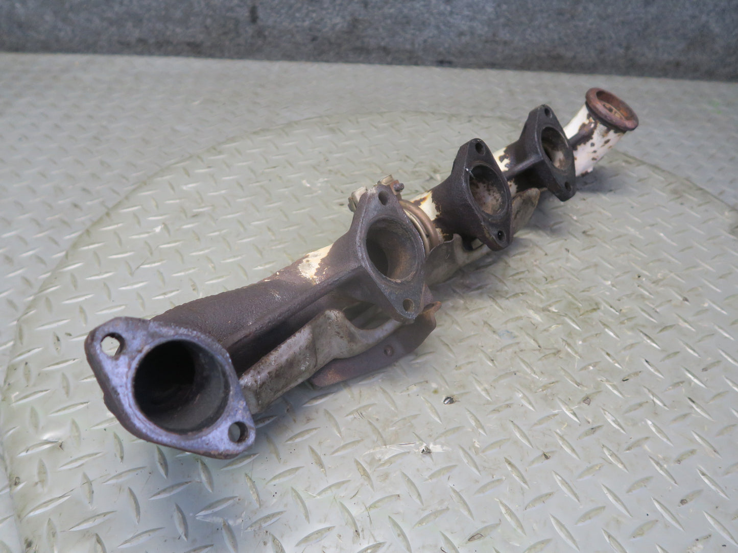 86-91 Mercedes W126 C126 560SEC 560SEL M117 Left Exhaust Manifold OEM