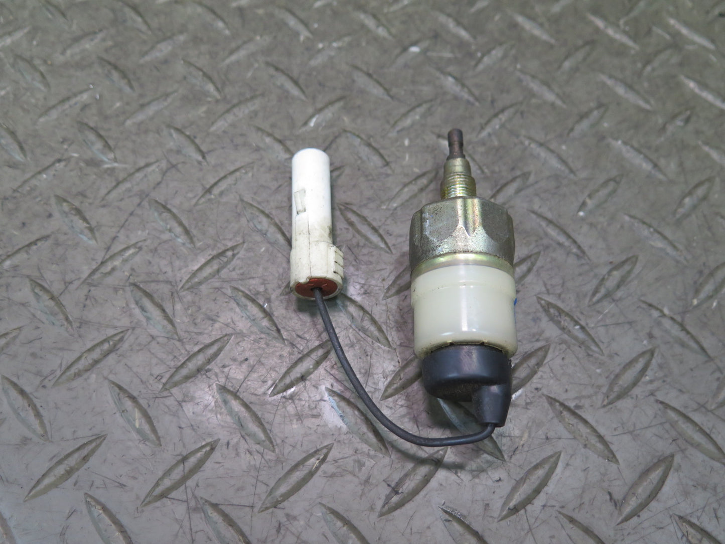 84-88 Toyota Cressida MX73 Cruise Control Auto Drive Vacuum Switch OEM