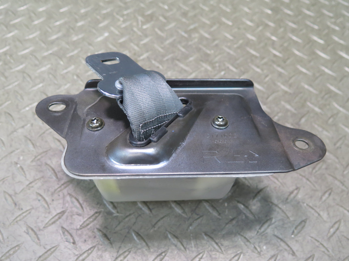 84-86 TOYOTA CRESSIDA MX73 FRONT RIGHT SIDE SEATBELT RETRACTOR SET OEM