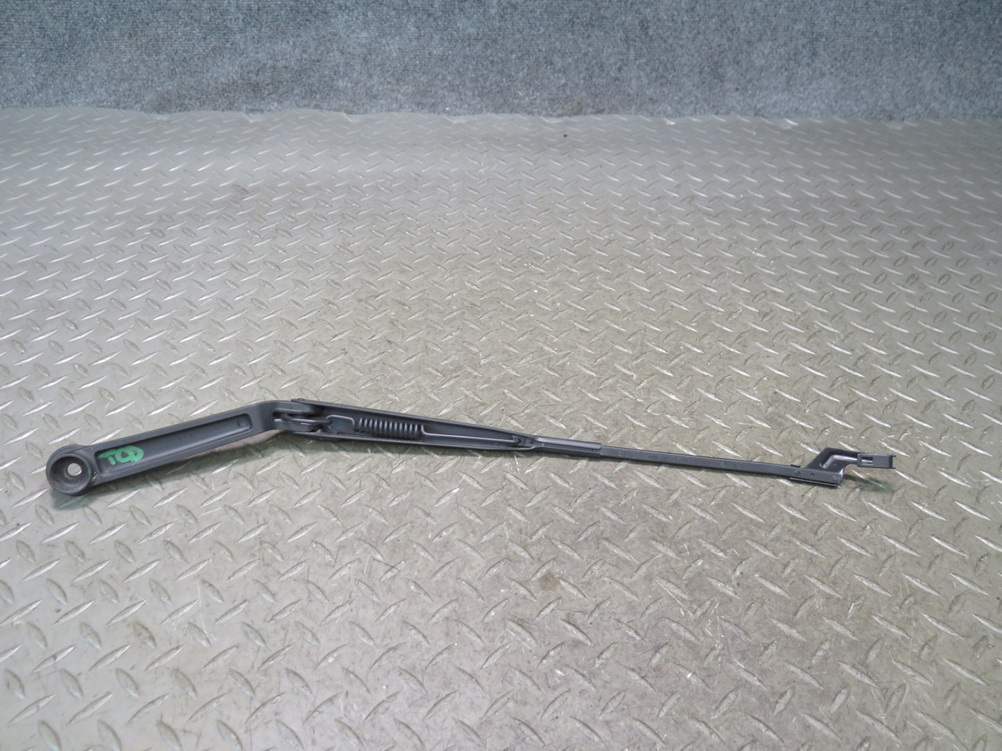 84-86 Toyota Cressida MX73 Set of 2 Front Left & Right Wiper Arm OEM