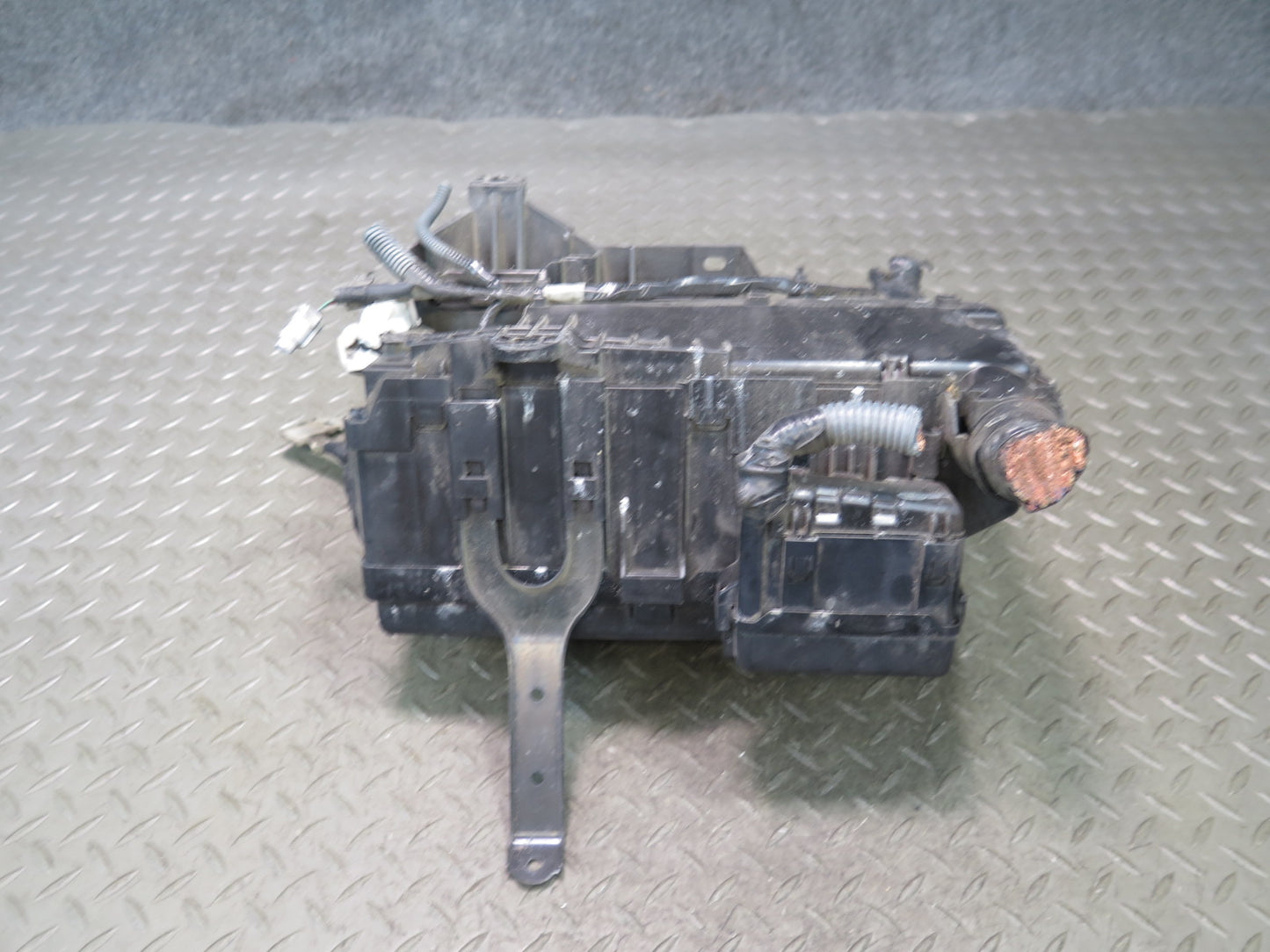 2010-2013 Lexus URJ150L GX460 Power Distribution Fuse Relay Box