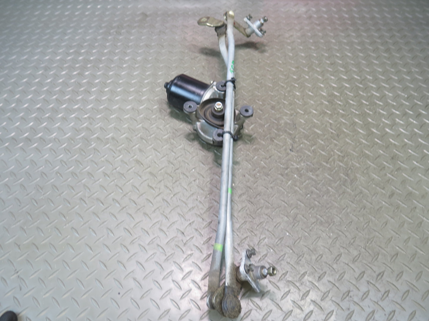 84-86 Toyota Cressida MX73 Front Windshield Wiper Linkage w Motor OEM