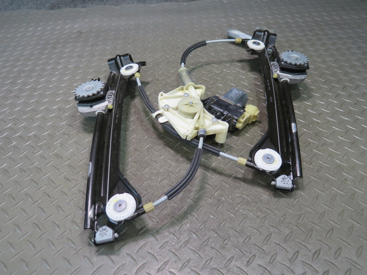 2014-2020 Maserati Ghibli M157 Rear Left Driver Door Window Regulator W/ Motor