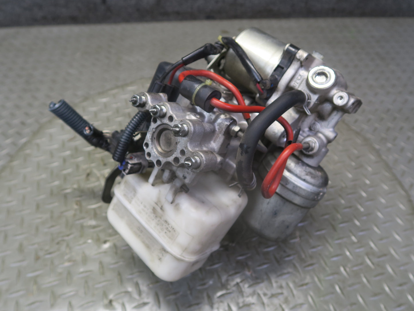 2011 Lexus URJ150L GX460 ABS Pump & Brake Master Cylinder Assembly OEM
