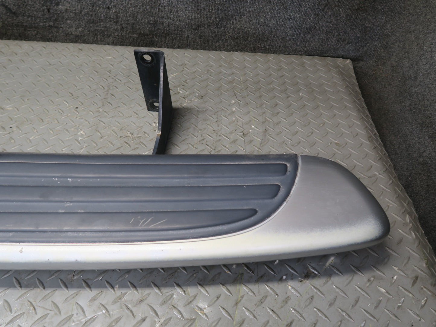 03-06 Chevrolet SSR Set of 2 Left & Right Running Board Silver w Mounts OEM