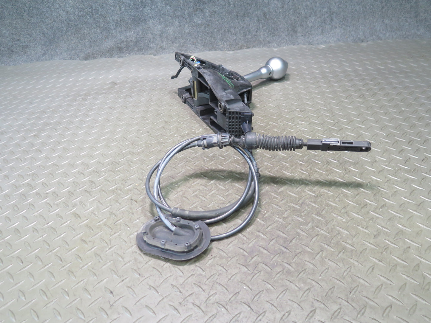 03-06 Chevrolet SSR A/T Automatic Transmission Gear Shifter w Cable & Knob OEM