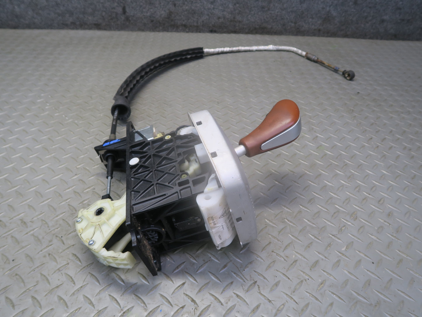 2008-2010 Porsche Cayenne 957 A/T Automatic Transmission Shifter w Cable