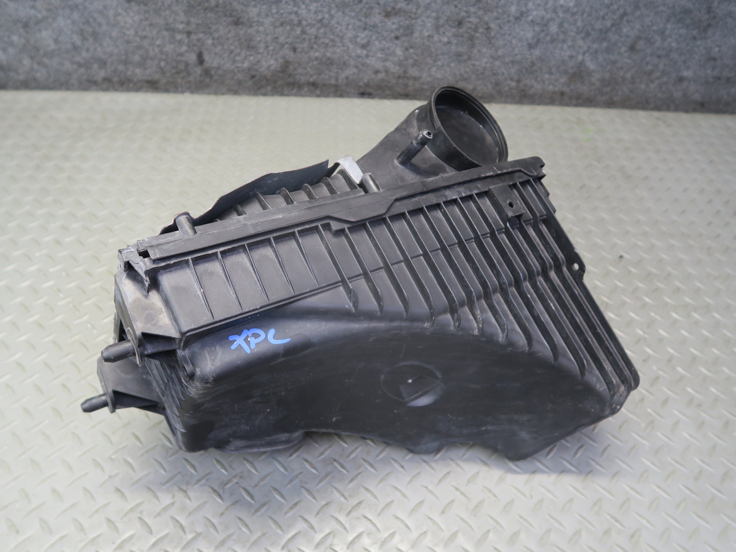 2008-2010 Porsche Cayenne 957 Turbo Right Air Intake Cleaner Filter Box w Sensor