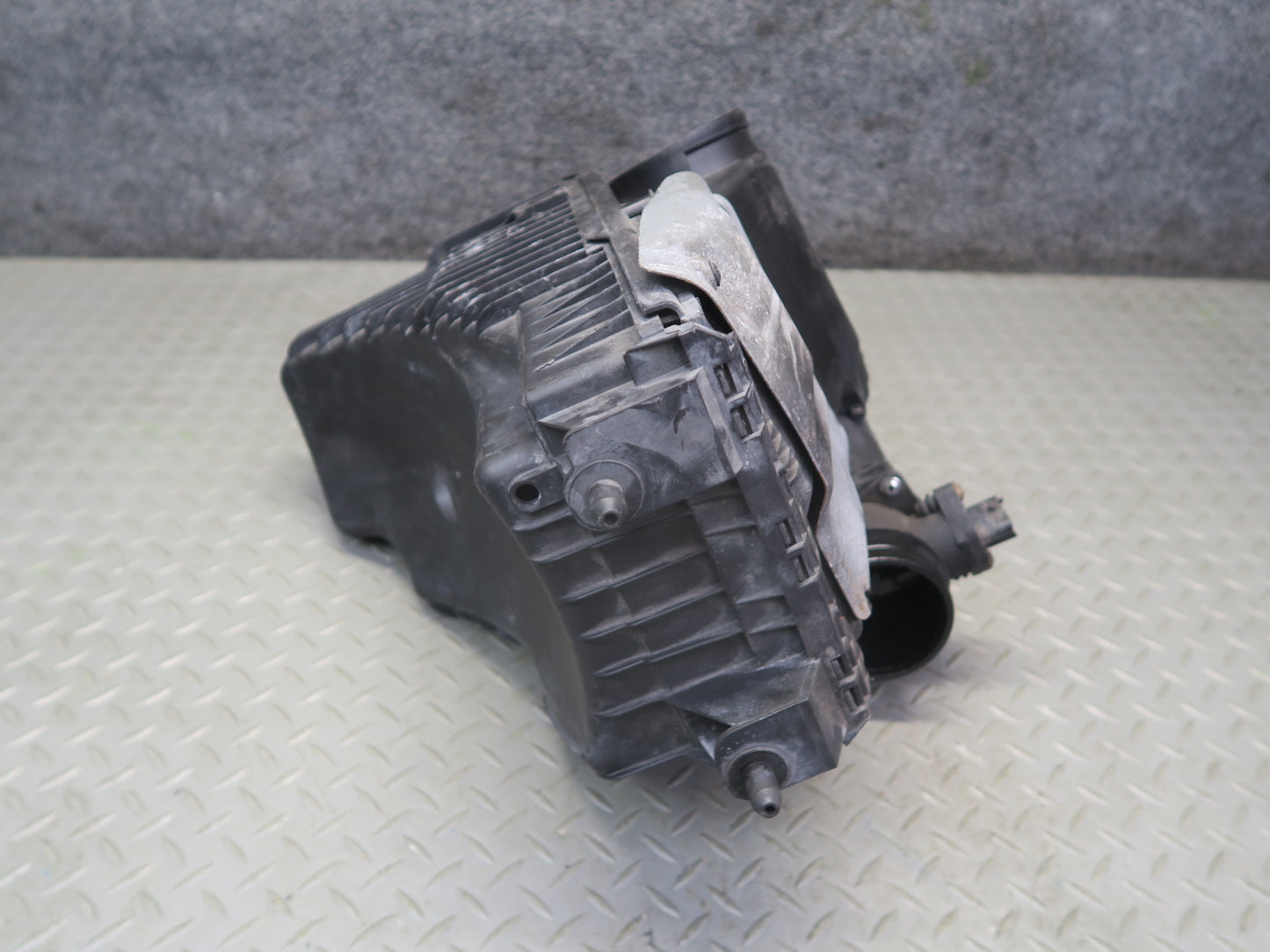 2008-2010 Porsche Cayenne 955 Turbo Left Air Intake Cleaner Filter Box w Sensor