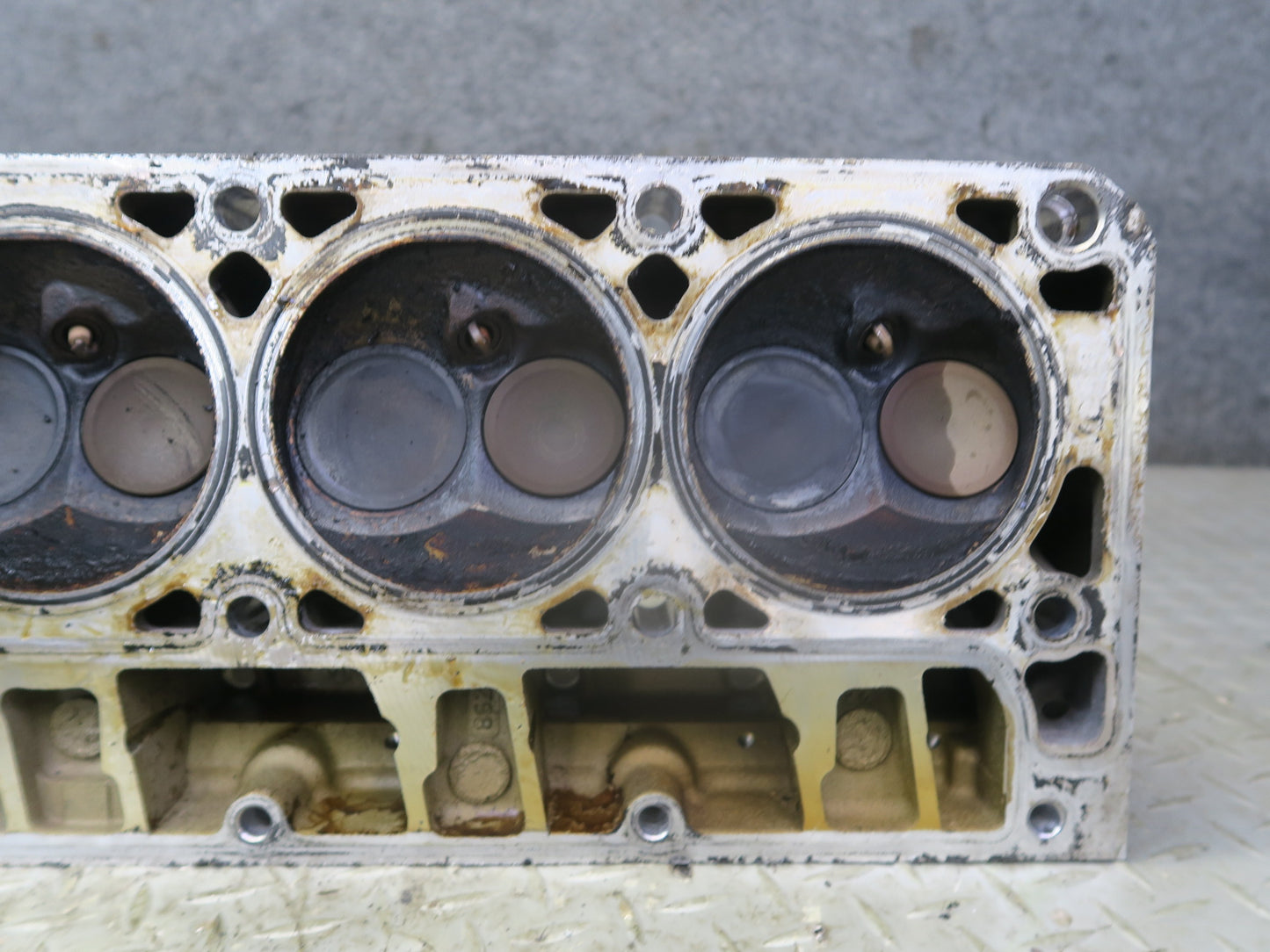 03-04 Chevrolet SSR V8 5.3L LM4 Right Engine Motor Cylinder Head 49K Miles OEM