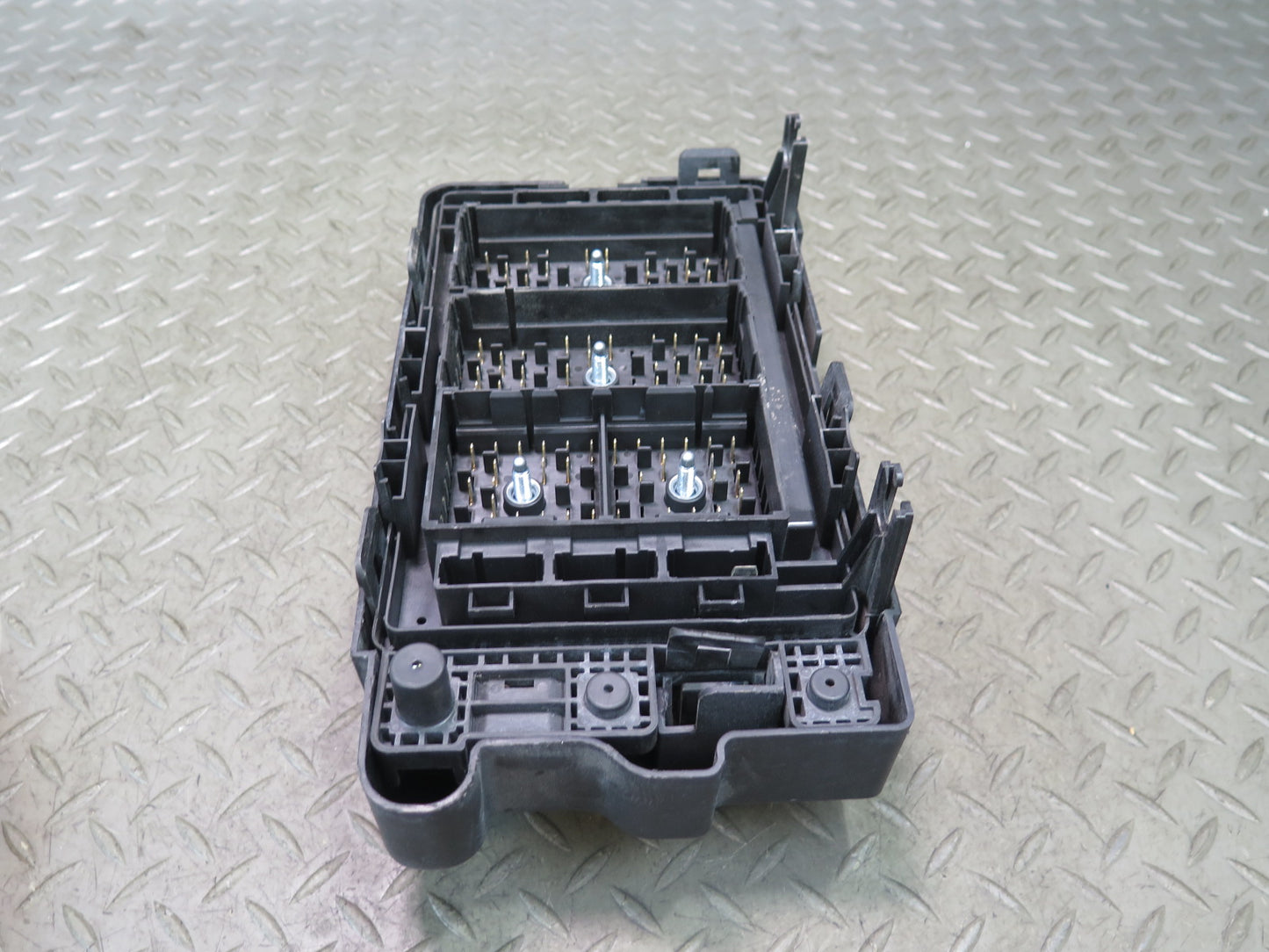 2003 Chevrolet SSR 5.3L LM4 A/T Engine Bay Relay Fuse Box OEM