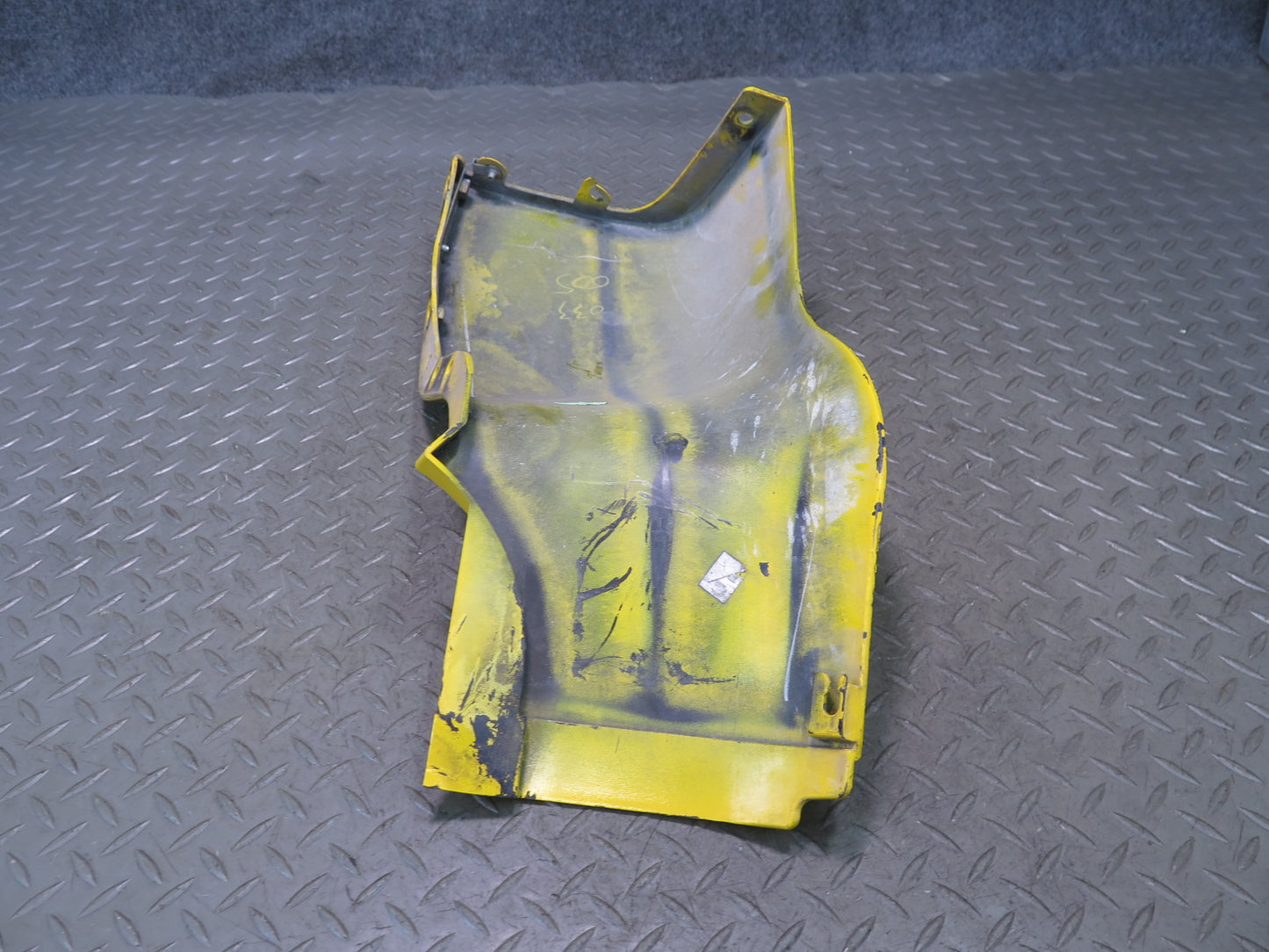 03-06 Chevrolet SSR Front Left Fender Rocker Molding Slingshot Yellow OEM