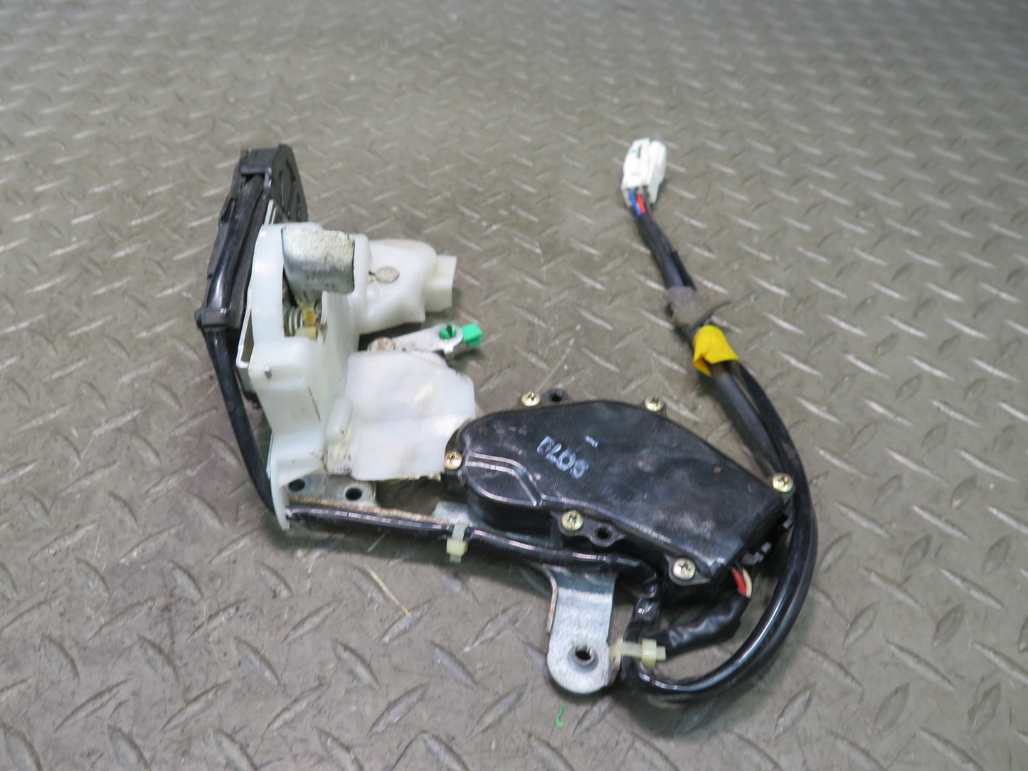 95-97 Toyota Celsior Lexus LS400 UCF20 Rear Right Door Lock Latch Actuator OEM