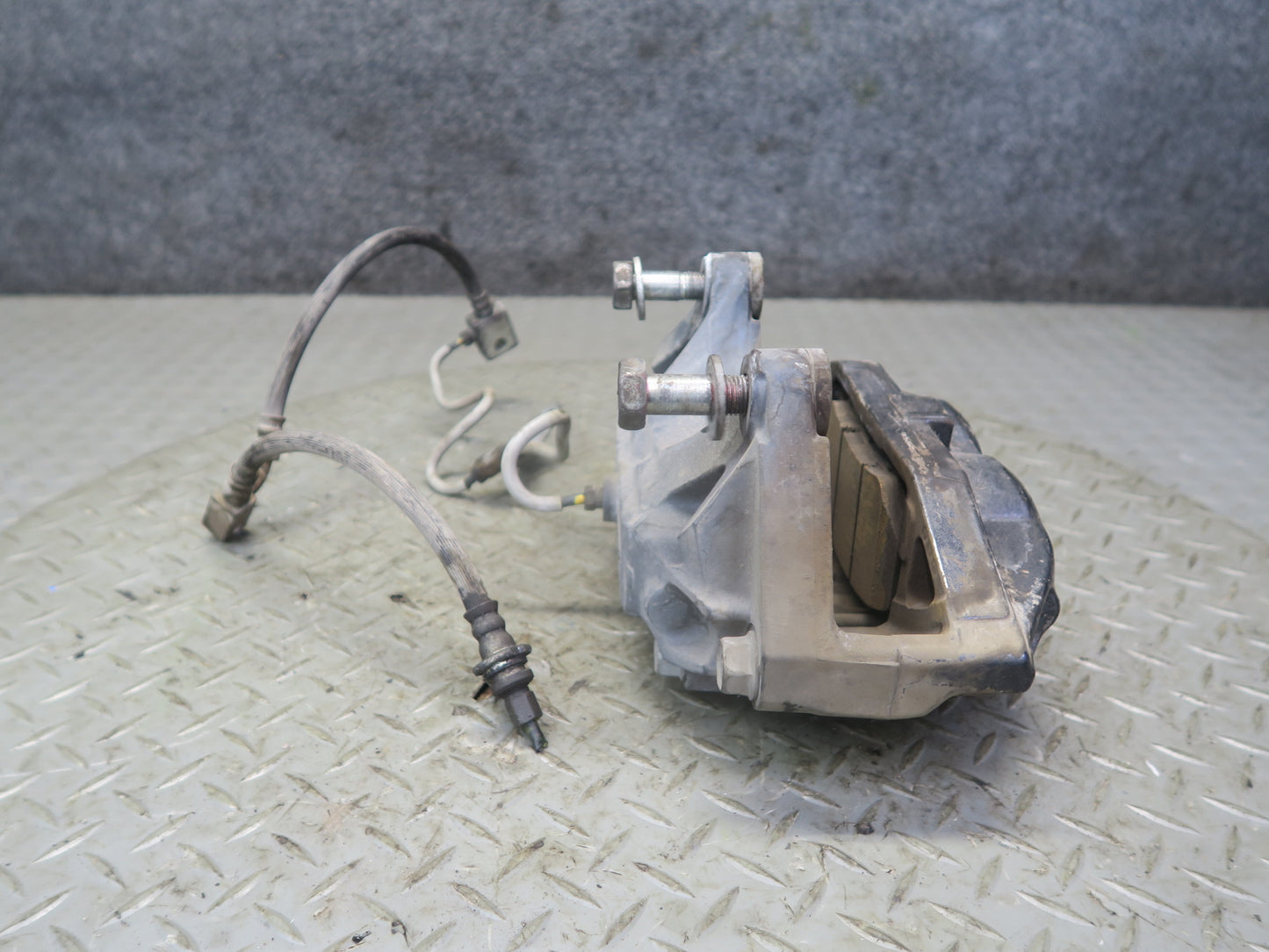 09-12 Nissan Z34 370Z Front Left & Right Sport Brake Caliper Set Akebono OEM