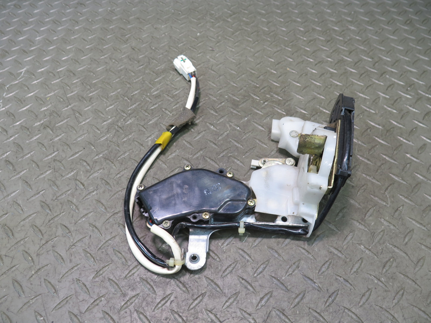 95-97 Toyota Celsior Lexus LS400 UCF20 Rear Left Door Lock Latch Actuator OEM