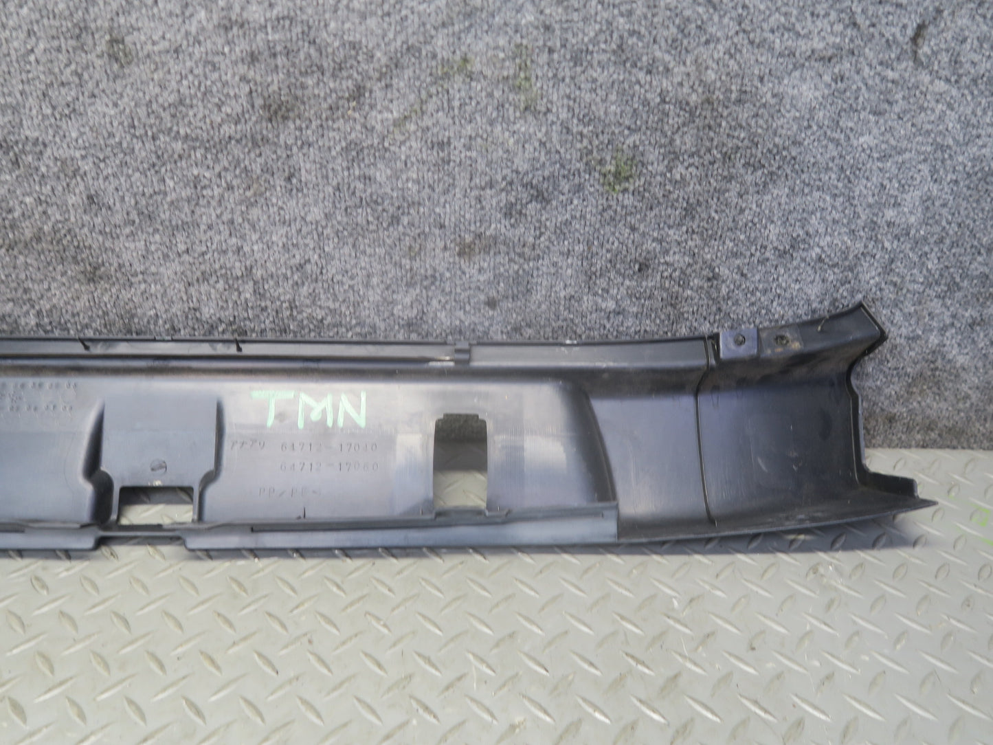 00-05 Toyota MR2 Spyder ZZW30L Rear Trunk Sill Trim Panel 64712-17040 OEM